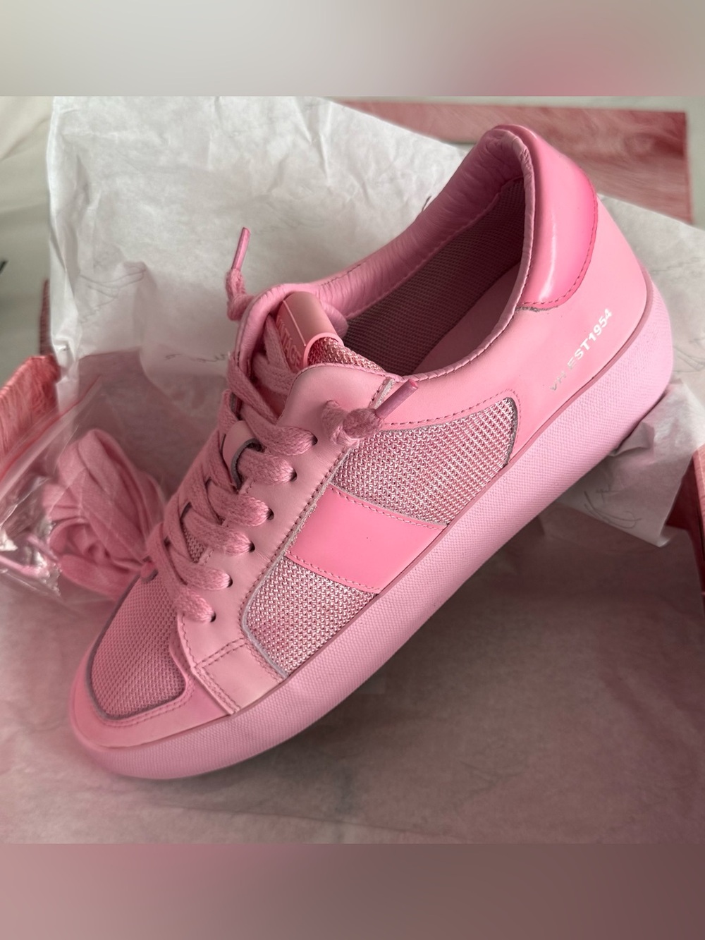Vintage Havana hand dipped Pink Women'’s size 8 New in Box Sneakers